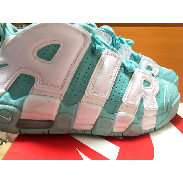 NIKE(ナイキ)のNIKE AIR MORE UPTEMPO GS ISLAND GREEN レディースの靴/シューズ(スニーカー)の商品写真