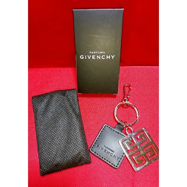 GIVENCHY(ジバンシィ)のｼﾞﾊﾞﾝｼｨ ｷｰﾘﾝｸﾞ  レディースのファッション小物(キーホルダー)の商品写真