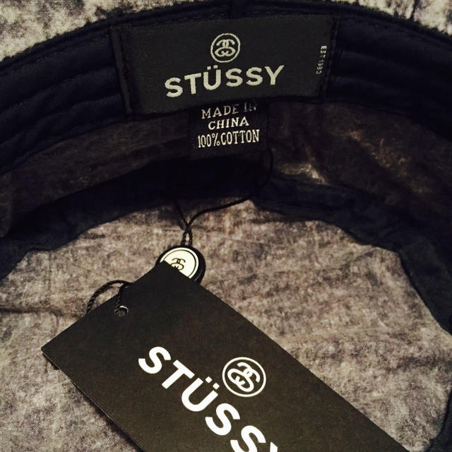 STUSSY(ステューシー)のSTUSSYデニムネイビーバケットハット レディースの帽子(ハット)の商品写真