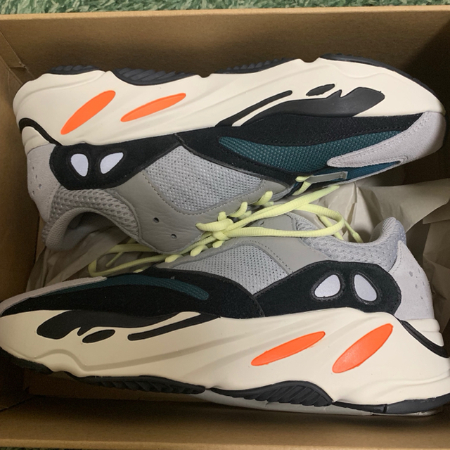 adidas(アディダス)のyeezy boost 700 wave runner 27.5cm 新品 メンズの靴/シューズ(スニーカー)の商品写真