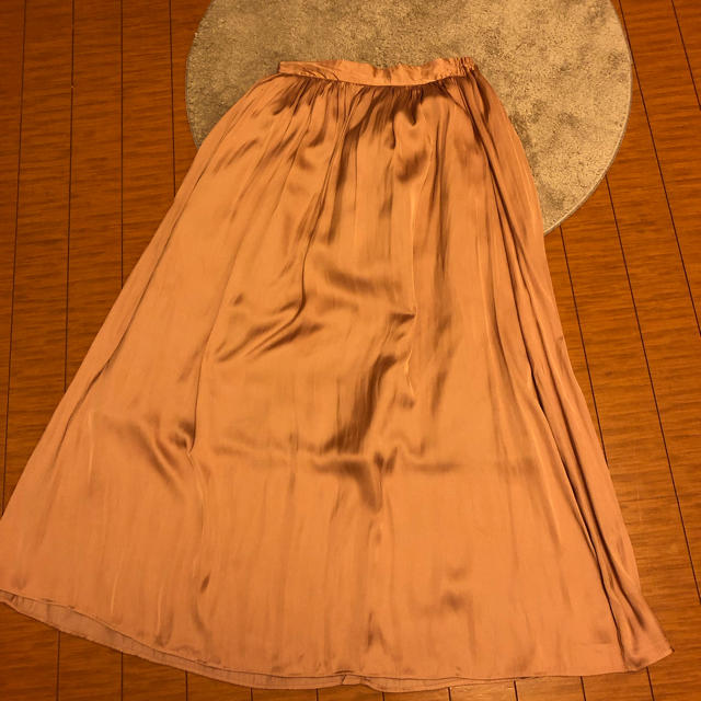 GU(ジーユー)のGU サテンロングスカート レディースのスカート(ロングスカート)の商品写真