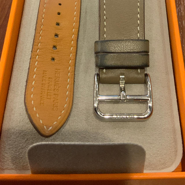 Hermes(エルメス)の(正規品) Apple Watch ドゥブルトゥール エルメス エトゥープ メンズの時計(レザーベルト)の商品写真