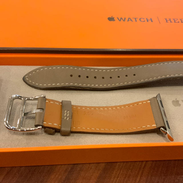 Hermes(エルメス)の(正規品) Apple Watch ドゥブルトゥール エルメス エトゥープ メンズの時計(レザーベルト)の商品写真