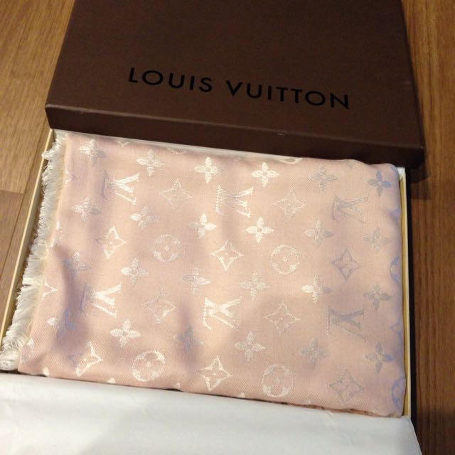 LOUIS VUITTON(ルイヴィトン)のLOUIS VUITTON ストール レディースのファッション小物(ストール/パシュミナ)の商品写真