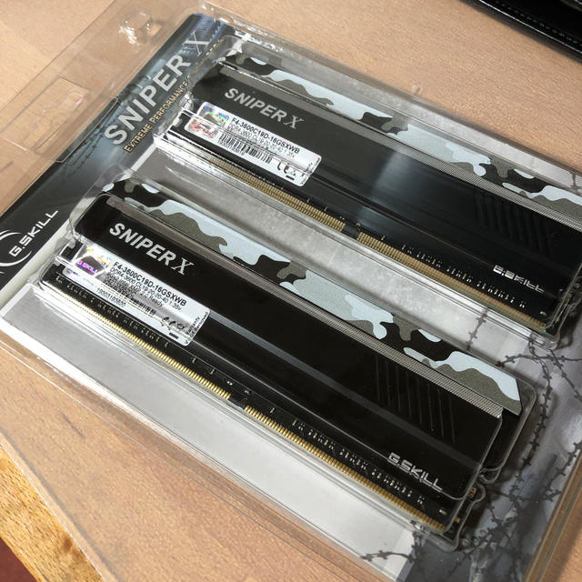 DDR4メモリ 8GBx2 F4-3600C19D-16GSXWB-