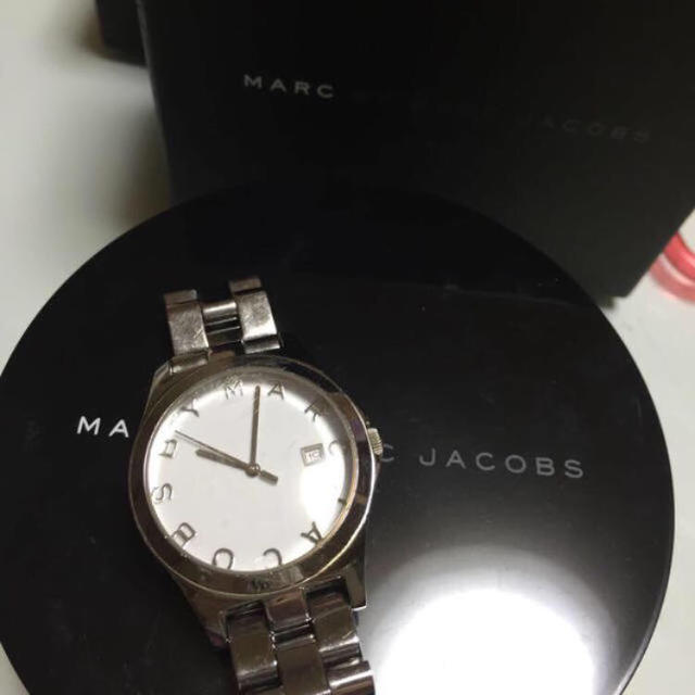 MARC BY MARC JACOBS(マークバイマークジェイコブス)のマーク シンプルなシルバー 時計 レディースのファッション小物(腕時計)の商品写真