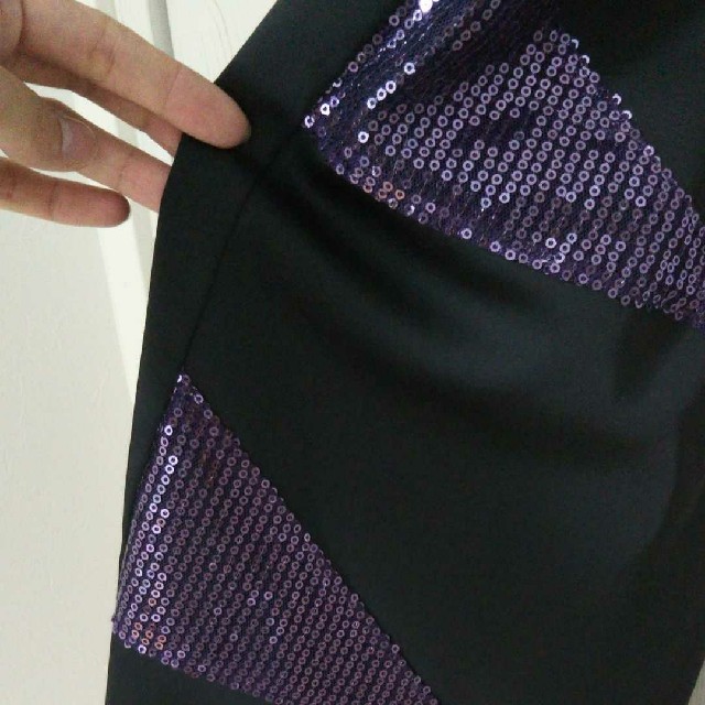 FOREVER 21(フォーエバートゥエンティーワン)のForever21☆黒×紫スパンコール☆サテンワンピース レディースのフォーマル/ドレス(ミニドレス)の商品写真