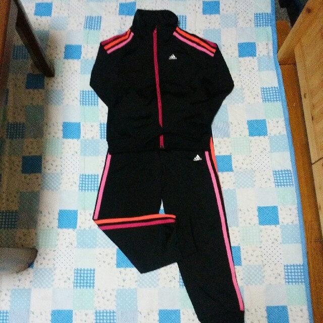 adidas(アディダス)のadidas ジャージー上下セット130 キッズ/ベビー/マタニティのキッズ服女の子用(90cm~)(その他)の商品写真