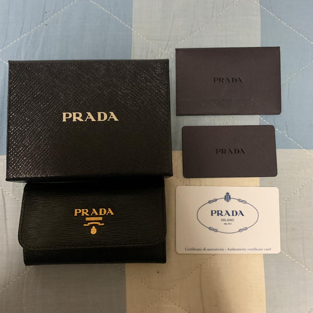 PRADA(プラダ)の週末値下げ 正規品 PRADA キーケース 新品未使用 レディースのファッション小物(キーケース)の商品写真