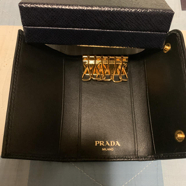 PRADA(プラダ)の週末値下げ 正規品 PRADA キーケース 新品未使用 レディースのファッション小物(キーケース)の商品写真