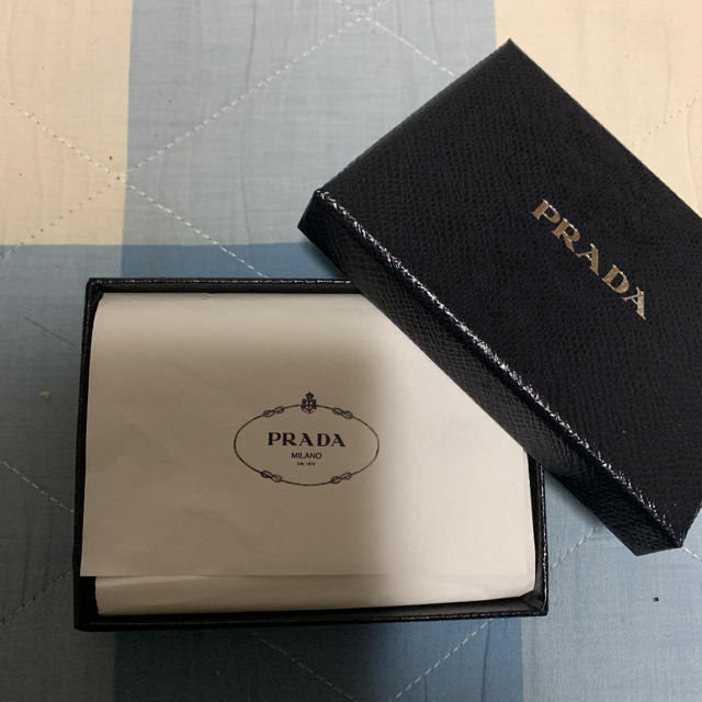 PRADA(プラダ)の週末値下げ 正規品 PRADA キーケース 新品未使用 レディースのファッション小物(キーケース)の商品写真