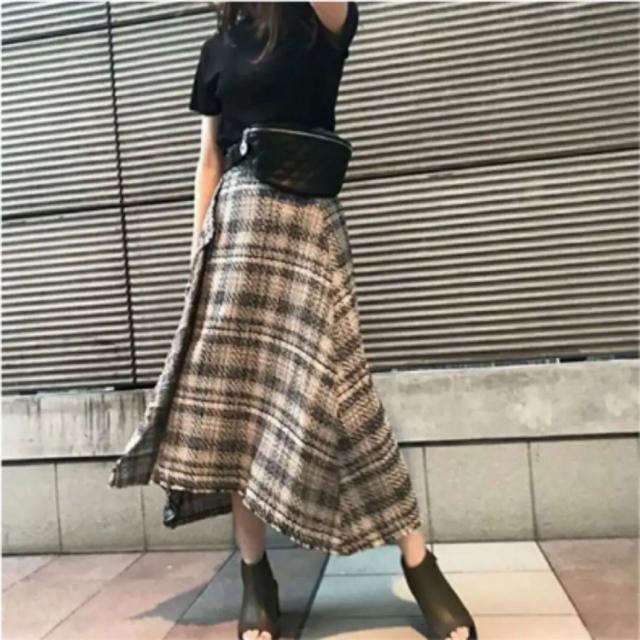 Mila Owen(ミラオーウェン)の新品タグ付き ミラオーウェン  ツイード ヘム スカート  レディースのスカート(ひざ丈スカート)の商品写真