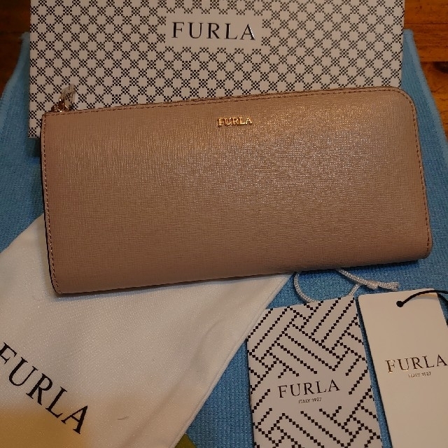 Furla(フルラ)の新品！未使用！♥️FURLA♥️ベージュ色長財布。ファスナー式。 レディースのファッション小物(財布)の商品写真