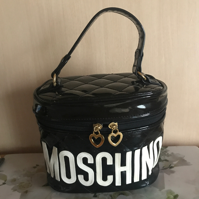 MOSCHINO(モスキーノ)のモスキーノ バニティバック  黒 レディースのバッグ(ボディバッグ/ウエストポーチ)の商品写真