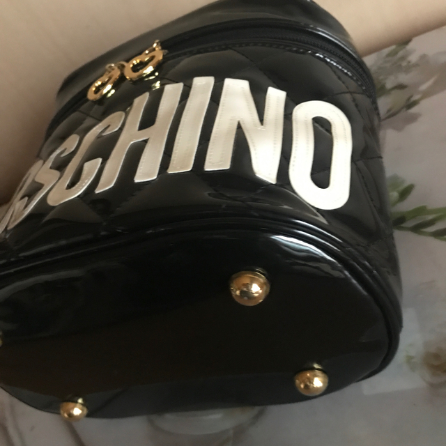 MOSCHINO(モスキーノ)のモスキーノ バニティバック  黒 レディースのバッグ(ボディバッグ/ウエストポーチ)の商品写真