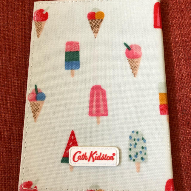 Cath Kidston(キャスキッドソン)のキャスキッドソン  パスポートケース レディースのファッション小物(パスケース/IDカードホルダー)の商品写真