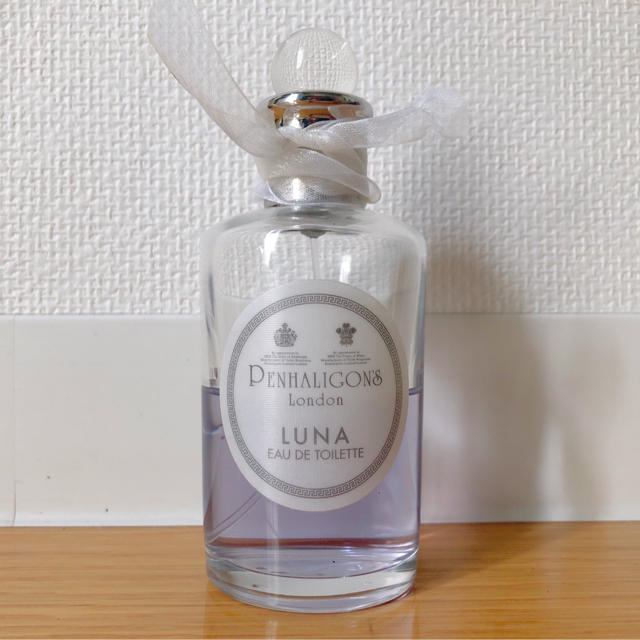 Penhaligon's(ペンハリガン)のcomsme様専用：ペンハリガン ルナ 残量5割程度 コスメ/美容の香水(香水(女性用))の商品写真