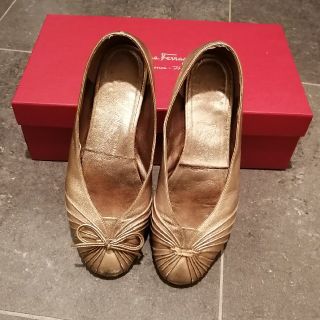 サルヴァトーレフェラガモ(Salvatore Ferragamo)の♡Salvatore Ferragamo　パンプス　ペッタンコ　リボン♡(ハイヒール/パンプス)