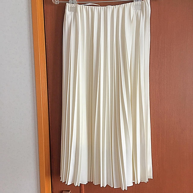 UNIQLO(ユニクロ)のクレープ プリーツスカート   UNIQLO レディースのスカート(ロングスカート)の商品写真
