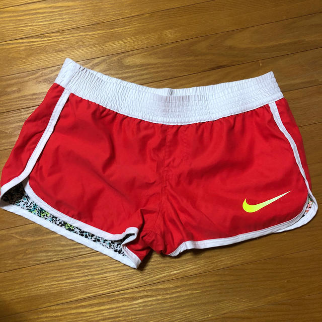 NIKE(ナイキ)のNIKE ショートパンツ リバーシブル レディースのパンツ(ショートパンツ)の商品写真