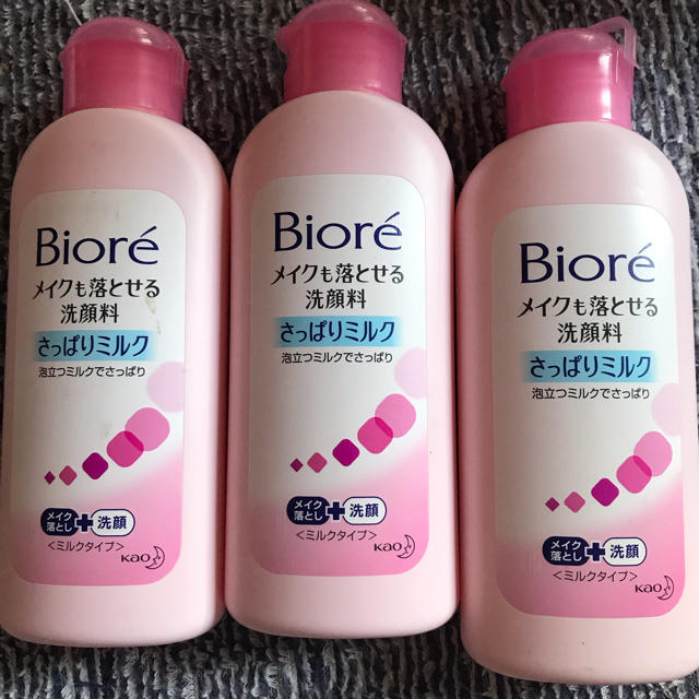 Biore(ビオレ)の虹色ベイマックス様専用☆ビオレ メイクも落とせる洗顔料3本セット コスメ/美容のスキンケア/基礎化粧品(洗顔料)の商品写真