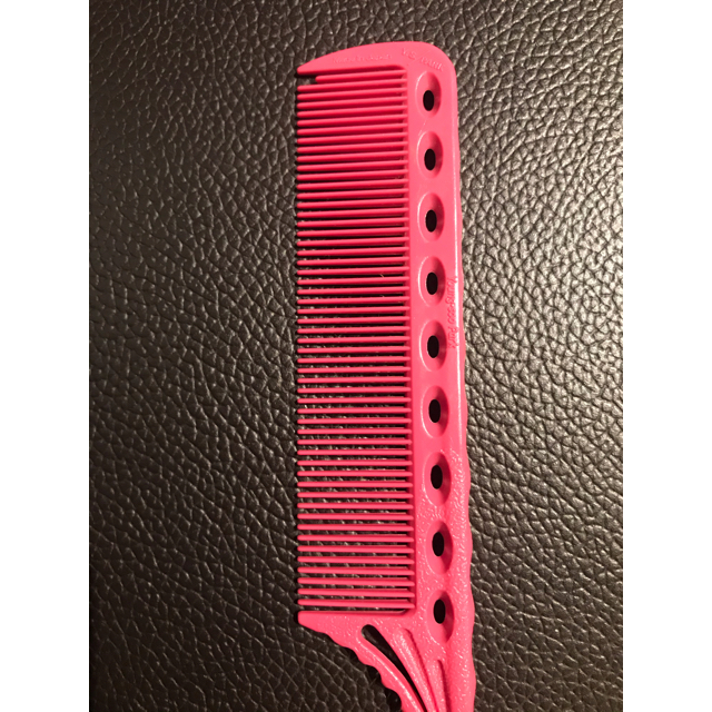 YSパーク ピンク コーム　期間限定値引き コスメ/美容のヘアケア/スタイリング(ヘアブラシ/クシ)の商品写真