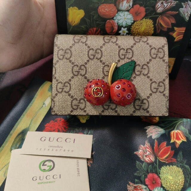 Gucci - GUCCI二つ折り財布の通販 by 0078's shop｜グッチならラクマ