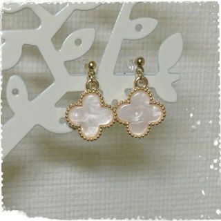 再販♡シェル風フラワーのショートイヤリング&ピアス♡(イヤリング)