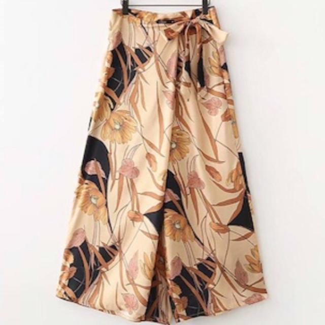ZARA 新品タグ付き 花柄ワイドパンツ クリーム色 ZARA - 【新品タグ付き】ZARA 花柄 デニム パンツの通販 by