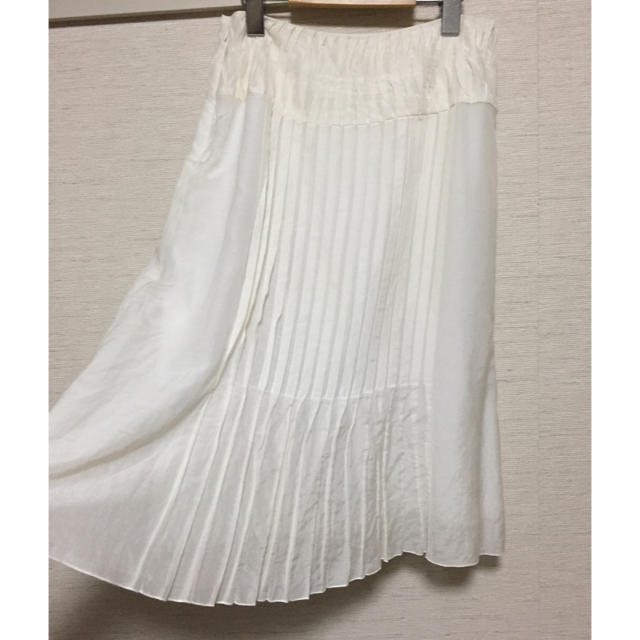 DES PRES(デプレ)のオフホワイトスカート レディースのスカート(ひざ丈スカート)の商品写真