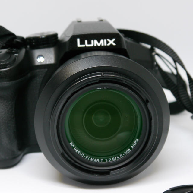 Panasonic(パナソニック)のPanasonic LUMIX FZ300 スマホ/家電/カメラのカメラ(デジタル一眼)の商品写真