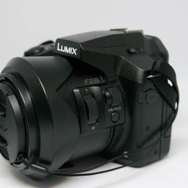 Panasonic(パナソニック)のPanasonic LUMIX FZ300 スマホ/家電/カメラのカメラ(デジタル一眼)の商品写真