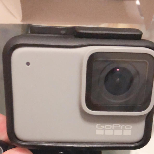 GoPro(ゴープロ)のgopro hero7 white スマホ/家電/カメラのカメラ(コンパクトデジタルカメラ)の商品写真