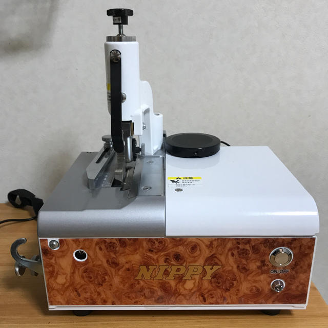 ニッピ機械 革漉き機 スカイミニ NP-S7 フットコントローラ付き ニッピ機械 革漉き機 スカイミニ NP-S7 フットコントローラ付き