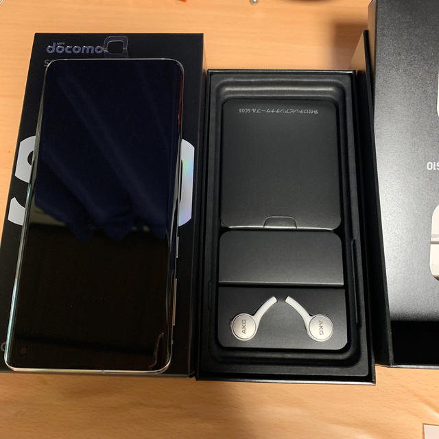 Galaxy(ギャラクシー)の【新品】Galaxy S10 白 SIMロック解除済 ネット利用制限〇 スマホ/家電/カメラのスマートフォン/携帯電話(スマートフォン本体)の商品写真