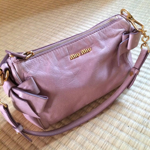 miumiu(ミュウミュウ)のmiumiuリボンバッグ レディースのバッグ(ハンドバッグ)の商品写真