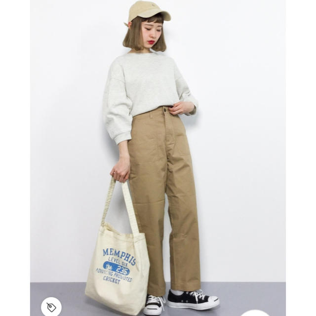 UNIQLO(ユニクロ)のWEAR掲載 メンズライク ベーカーパンツ ベージュ 美品！！ レディースのパンツ(チノパン)の商品写真