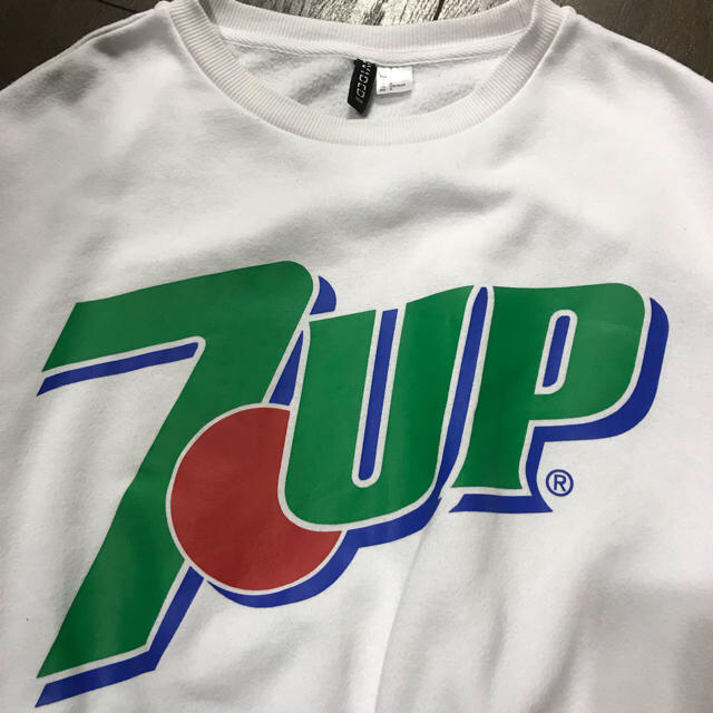 H&M(エイチアンドエム)のH&M  トレーナー  7up レディースのトップス(Tシャツ(長袖/七分))の商品写真