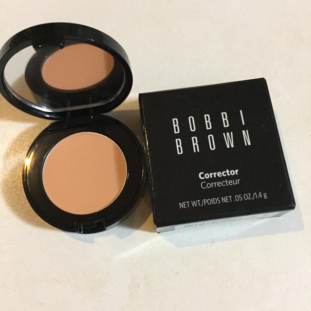 BOBBI BROWN(ボビイブラウン)の値下げ BOBBI BROWN コンシーラー ライトピーチ 新品未使用 コスメ/美容のベースメイク/化粧品(コンシーラー)の商品写真