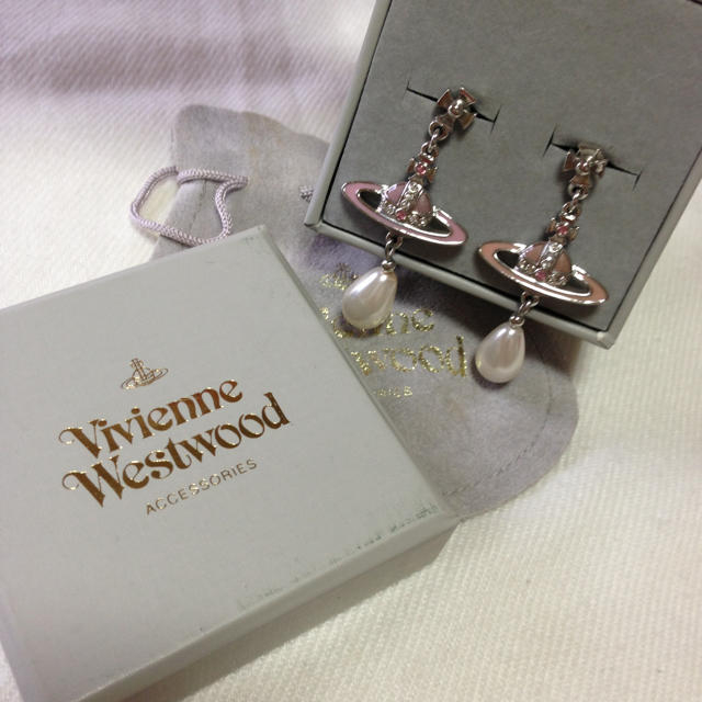 Vivienne Westwood(ヴィヴィアンウエストウッド)の新品未使用♡ビビアンパールドロップピアス レディースのアクセサリー(ピアス)の商品写真