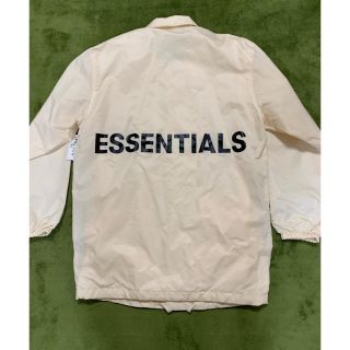 フィアオブゴッド(FEAR OF GOD)のfog essentials コーチジャケット オフホワイト Sサイズ(ナイロンジャケット)