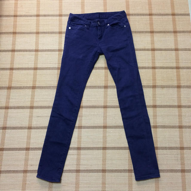 GU(ジーユー)のGU スキニーデニム パンツ 紫 レディースのパンツ(スキニーパンツ)の商品写真