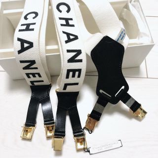 シャネル(CHANEL)のシャネル サスペンダー ホワイト 箱付き ほぼ新品(ベルト)