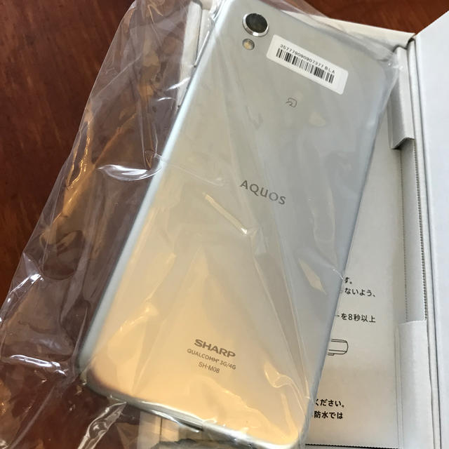 新品シャープ AQUOS sense2 SH-M08 シルバーSIMフリースマホ