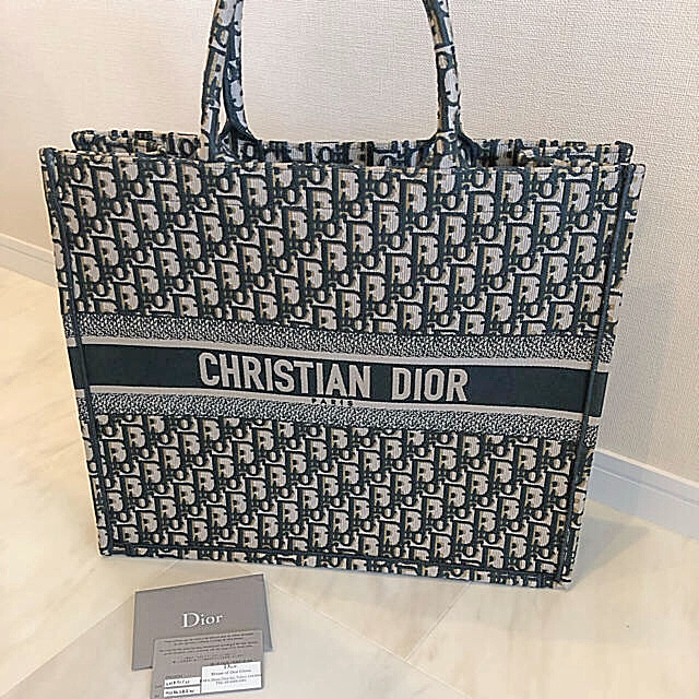 Christian Dior(クリスチャンディオール)のDIOR  ブックトート レディースのバッグ(トートバッグ)の商品写真