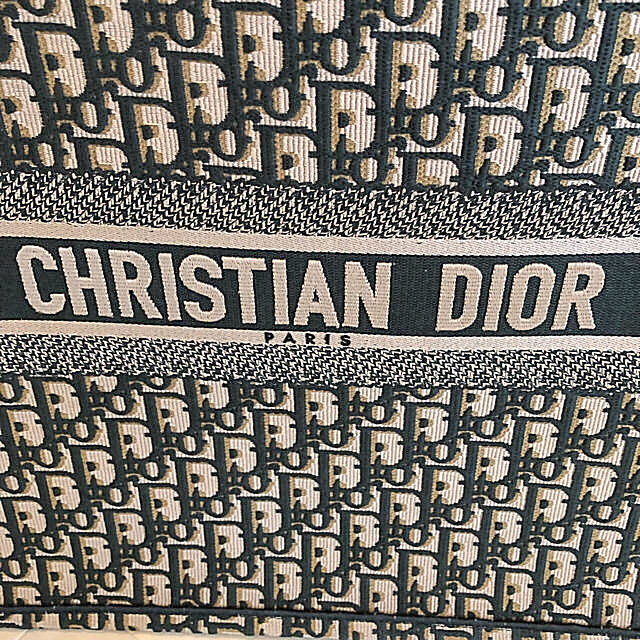 Christian Dior(クリスチャンディオール)のDIOR  ブックトート レディースのバッグ(トートバッグ)の商品写真