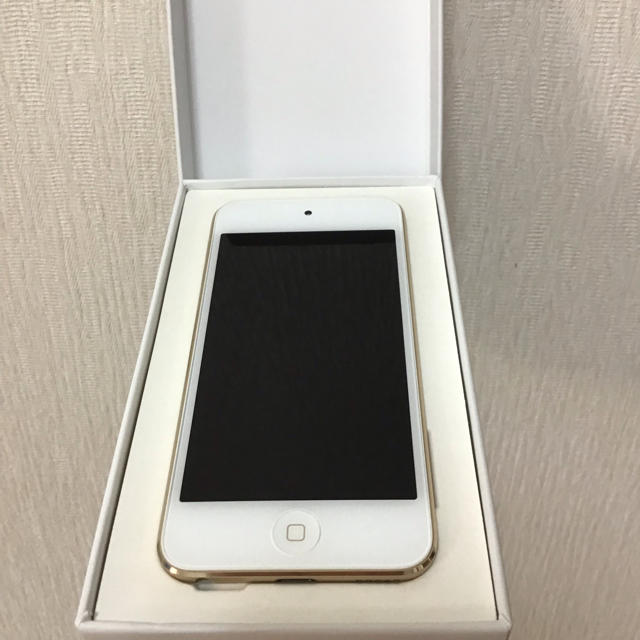 iPod touch(アイポッドタッチ)のiPod touch 6世代 32G ゴールド スマホ/家電/カメラのオーディオ機器(ポータブルプレーヤー)の商品写真