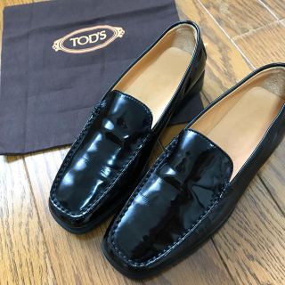 トッズ(TOD'S)のトッズ ドライビングシューズ ローファー！(ローファー/革靴)