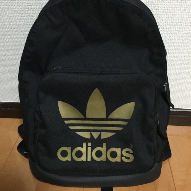 adidas リュック  ゴールド