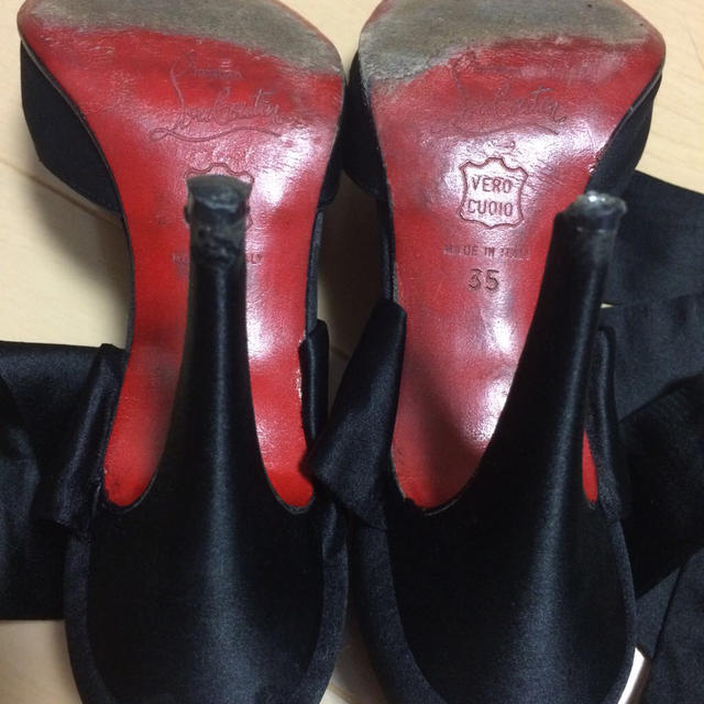 Christian Louboutin(クリスチャンルブタン)のリボンストラップサテンパンプス レディースの靴/シューズ(ハイヒール/パンプス)の商品写真